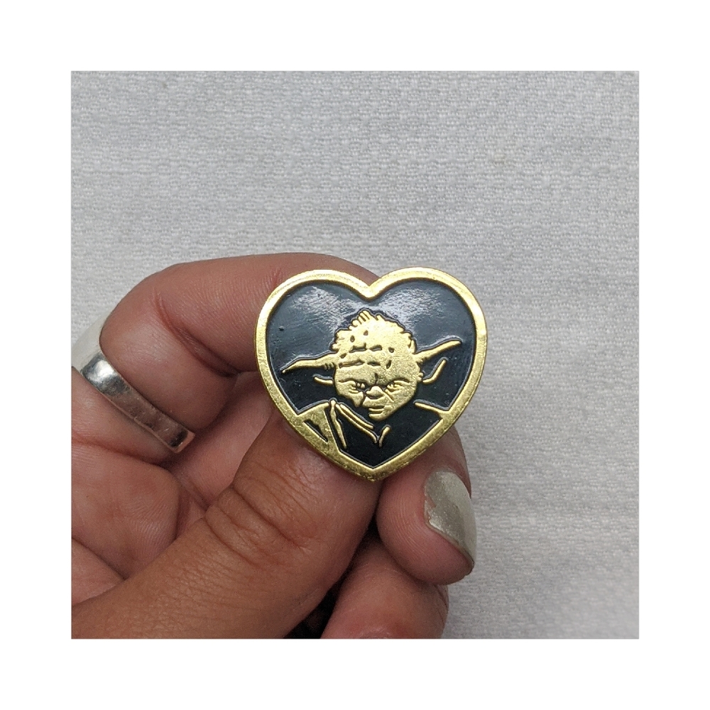 Yoda Heart Pin